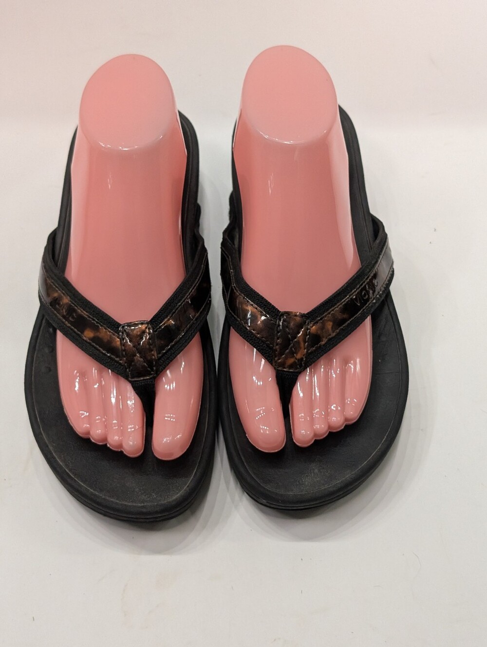 Vionic Women's 9 High Tide Tortoise Sandals Black Wedge Flip Flops Arch Support